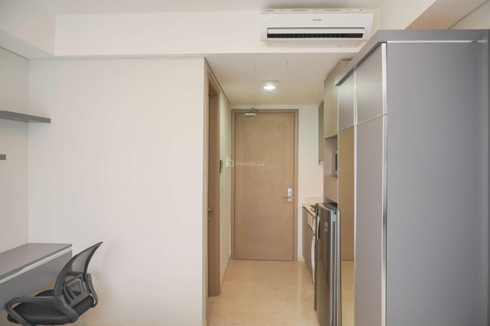 Apartemen Minimalist And At Gold Coast By Travelio