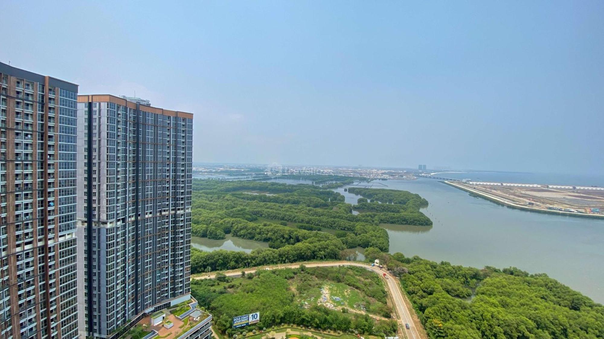 Apartemen Minimalist And At Gold Coast By Travelio